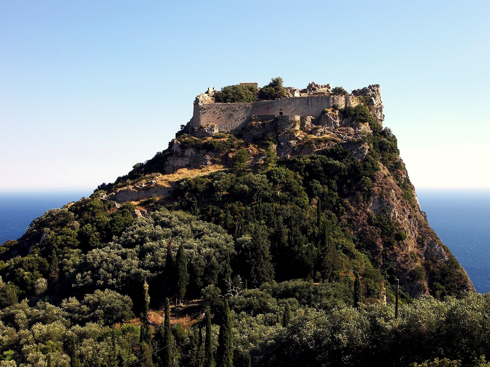 The Byzantine fortress of Angelokastro on its rocky promontory - Corfu, Ionian Islands - Greece © Dr.K. / Wikimedia (CC BY-SA 3.0)