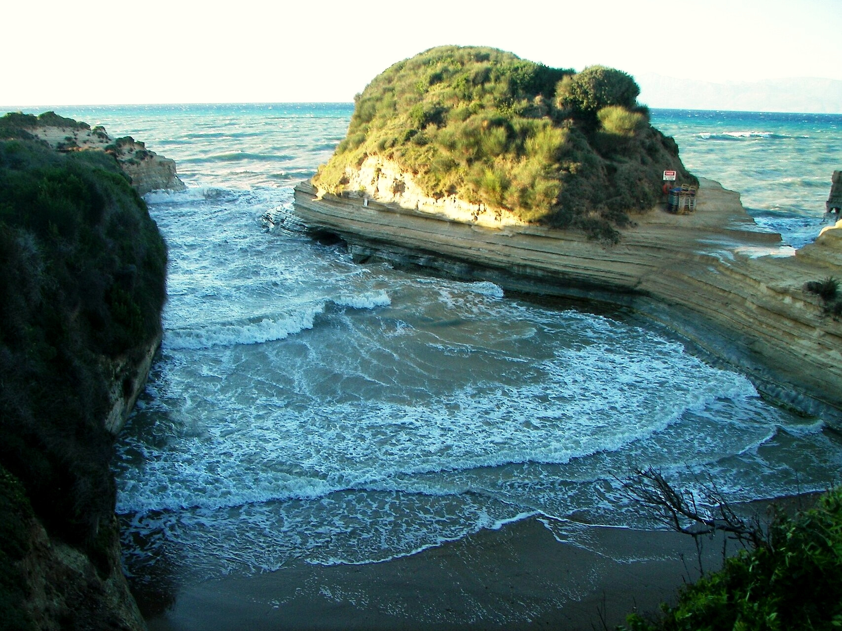 The Canal d'Amour and its sandstone cliffs at Sidari - Corfu, Ionian Islands - Greece © Dr.K. / Wikimedia (CC BY-SA 3.0)