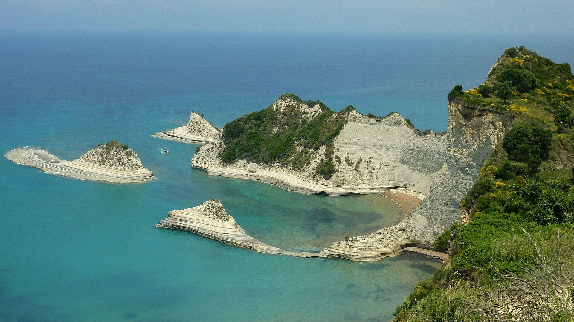 The white sandstone cliffs of Cape Drastis plunging into the sea - Corfu, Ionian Islands - Greece © Luc.T / Wikimedia (CC BY 2.0)