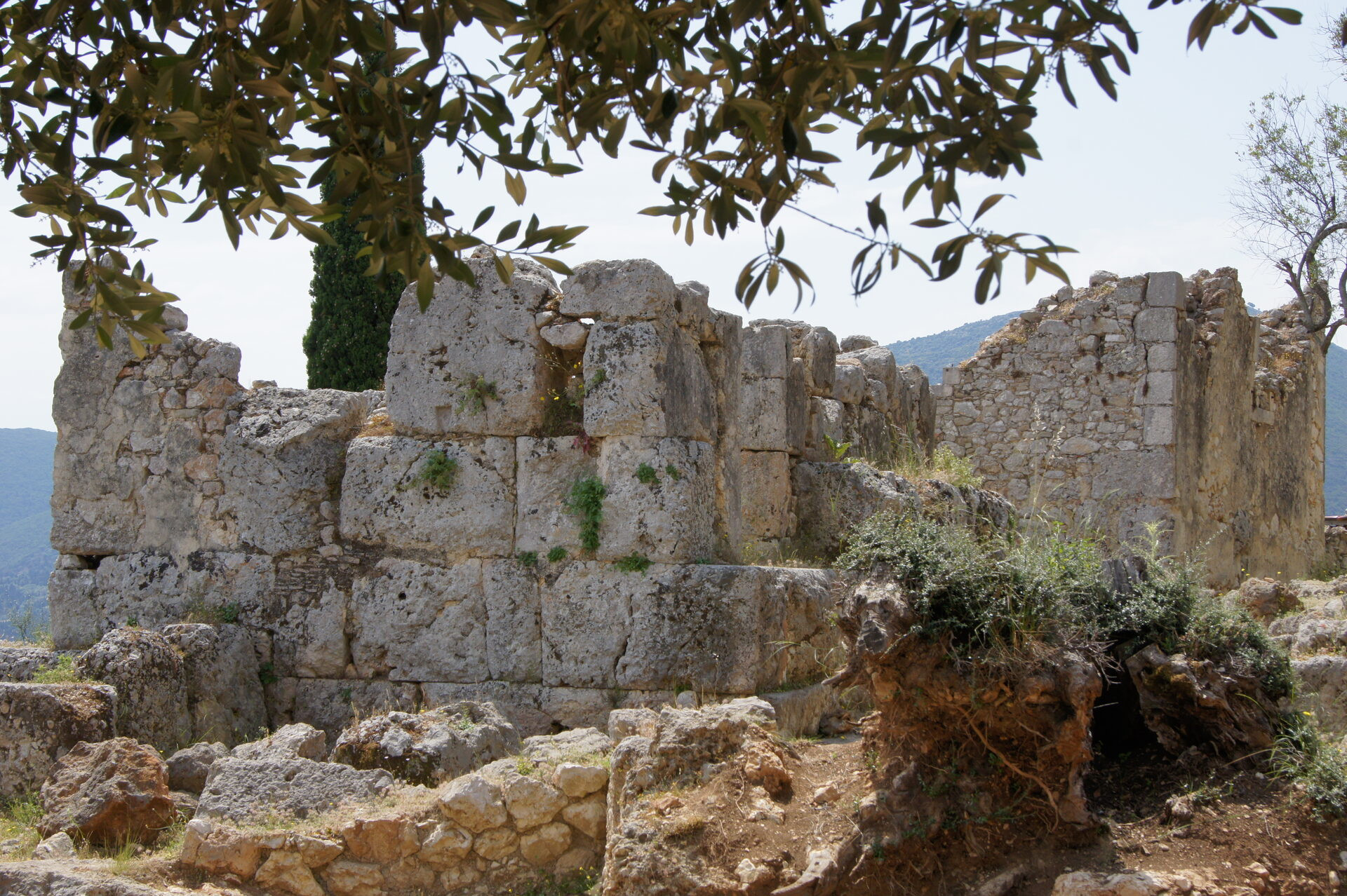 Mycenaean ruins of the school of Homer - Ithaca, Ionian Islands - Greece © Praxinoa / Wikimedia (CC BY-SA 3.0)
