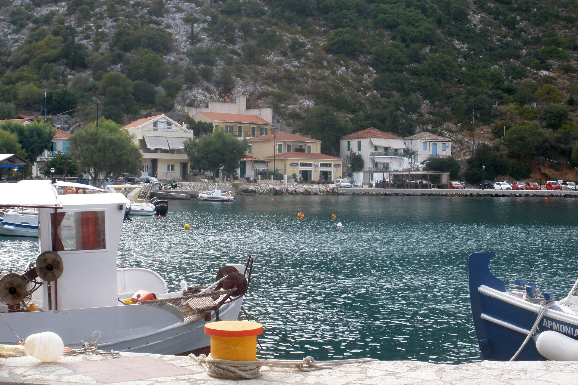 The small harbour of Frikes in the north of Ithaca - Ionian Islands - Greece © Jarmila Book / Wikimedia (CC BY-SA 4.0)