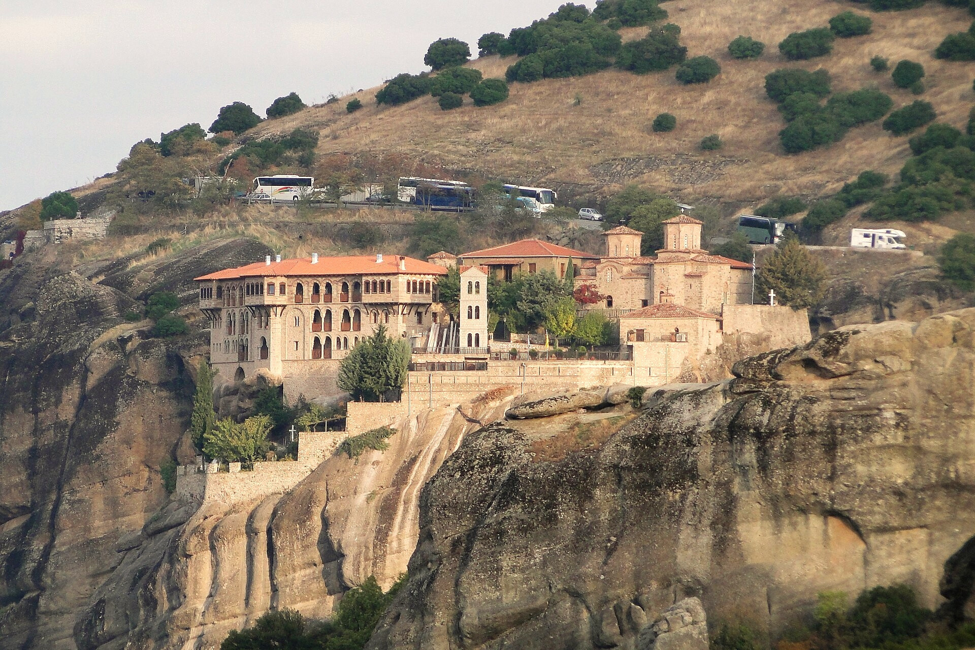 © Bernard Gagnon, Wikimedia Commons (CC BY-SA 4.0) The Great Meteoron (Megalo Meteoro), the largest of the monasteries - Meteora, Greece © Bernard Gagnon / Wikimedia (CC BY-SA 4.0)