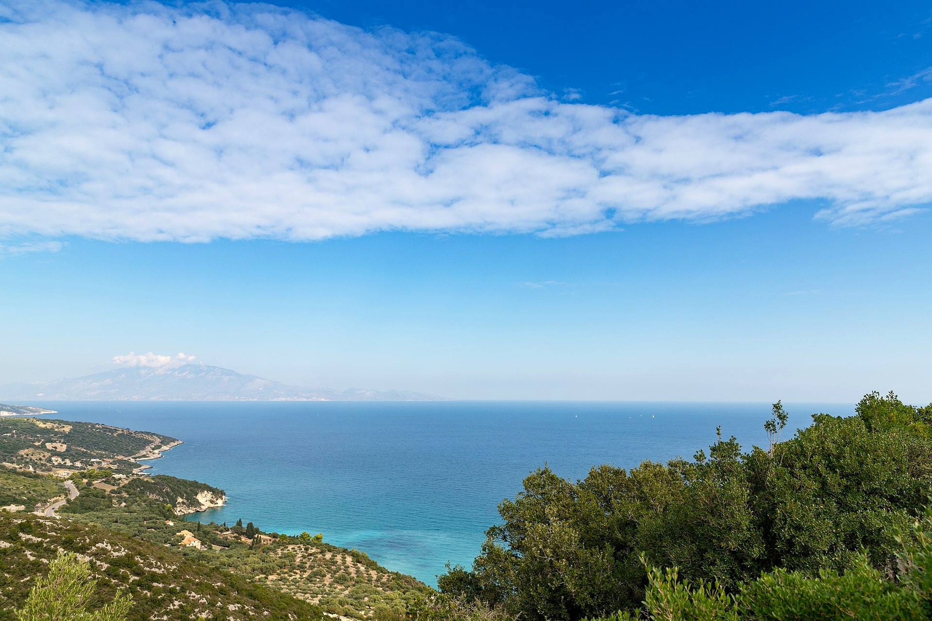 Green coast plunging into the Ionian Sea - Zakynthos, Ionian Islands - Greece © dronepicr / Wikimedia (CC BY 2.0)