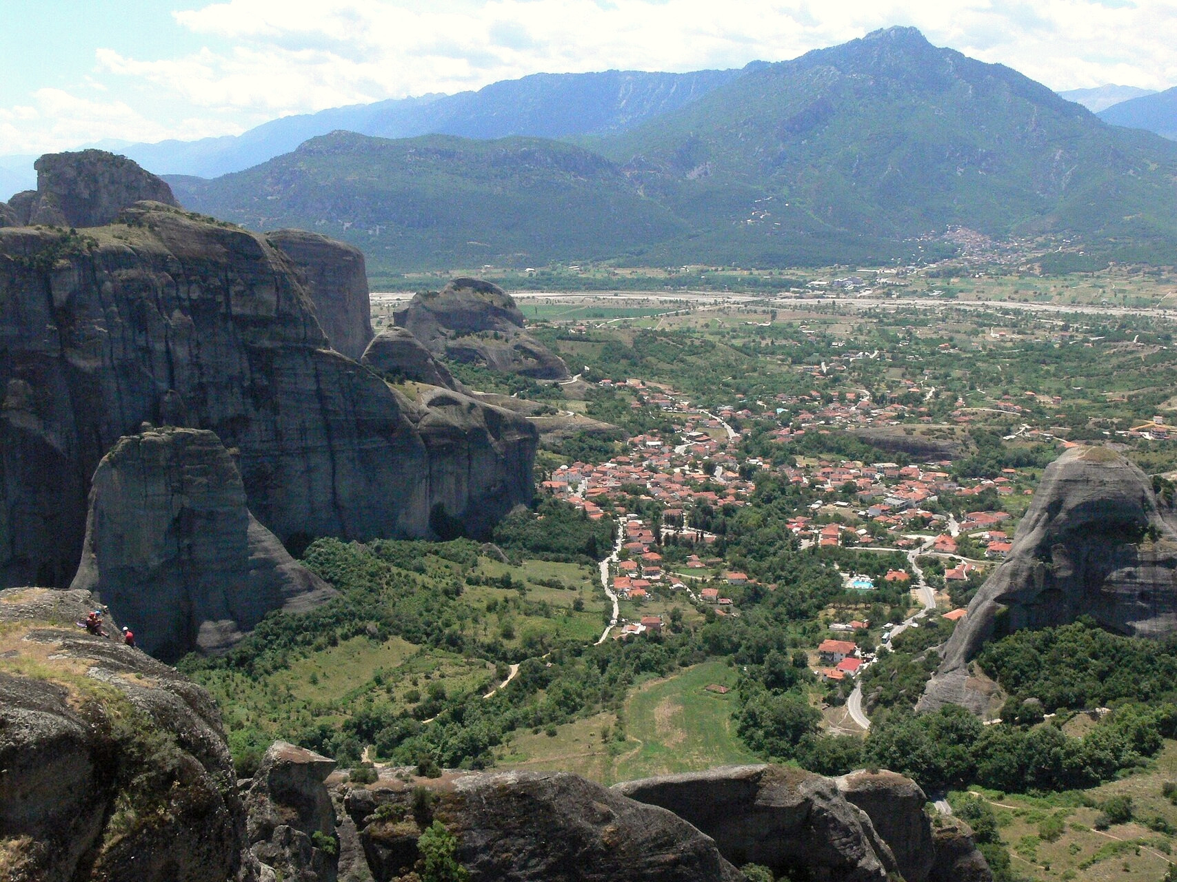 © Fingalo, Wikimedia Commons (CC BY-SA 2.0) The town of Kalambaka spread out at the foot of Meteora - Thessaly, Greece © Fingalo / Wikimedia (CC BY-SA 2.0)
