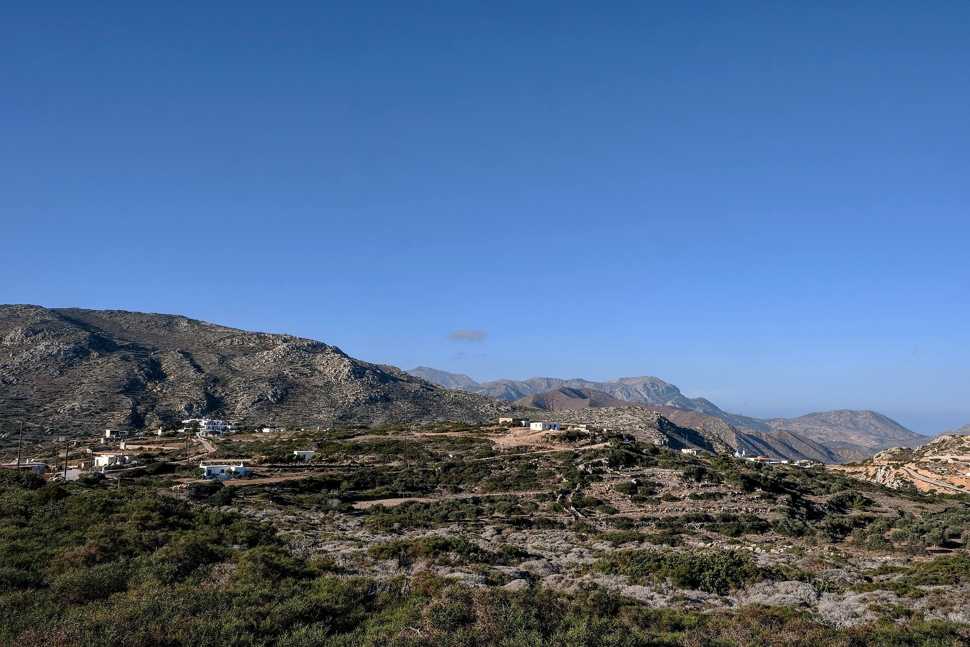 © Magnus.chronicles, Wikimedia Commons (CC BY 4.0) Rolling countryside of the Karpathos hinterland - Dodecanese - Greece © Magnus.chronicles / Wikimedia (CC BY 4.0)