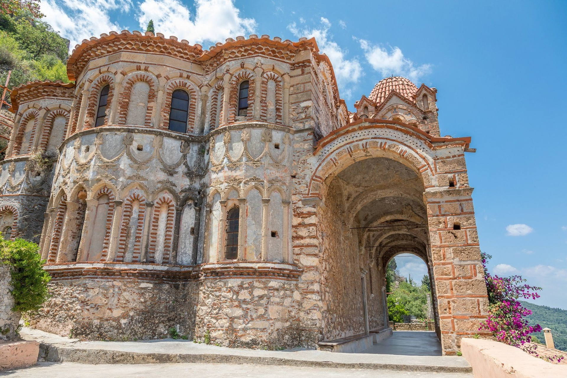 Monastere De La Pantanassa A Mystra C Adobe Stock - Grèce © Adobe Stock (3)