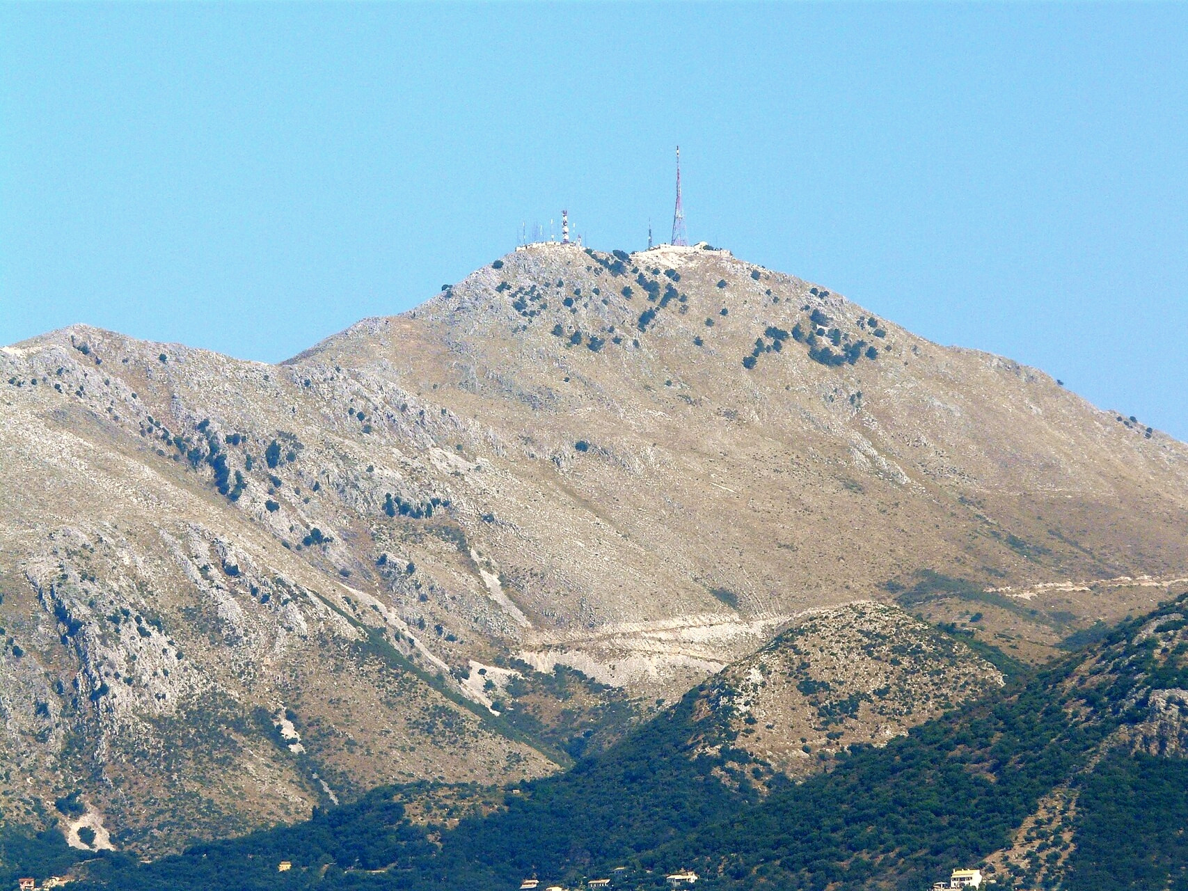 The summit of Mount Pantokrator, roof of Corfu - Ionian Islands - Greece © Piotrus / Wikimedia (CC BY-SA 3.0)