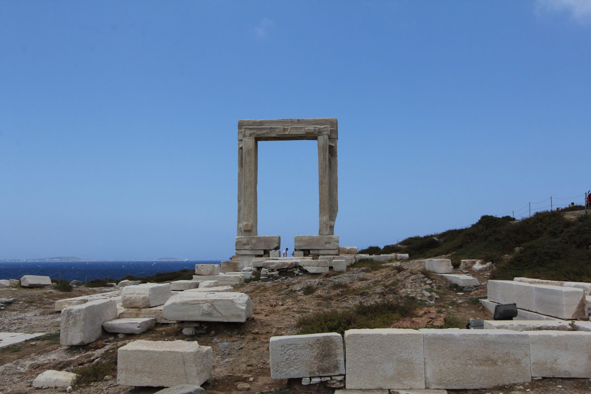 The Portara, gateway of the temple of Apollo - Naxos, Cyclades - Greece © Tilemahos Efthimiadis / Wikimedia (CC BY-SA 2.0)