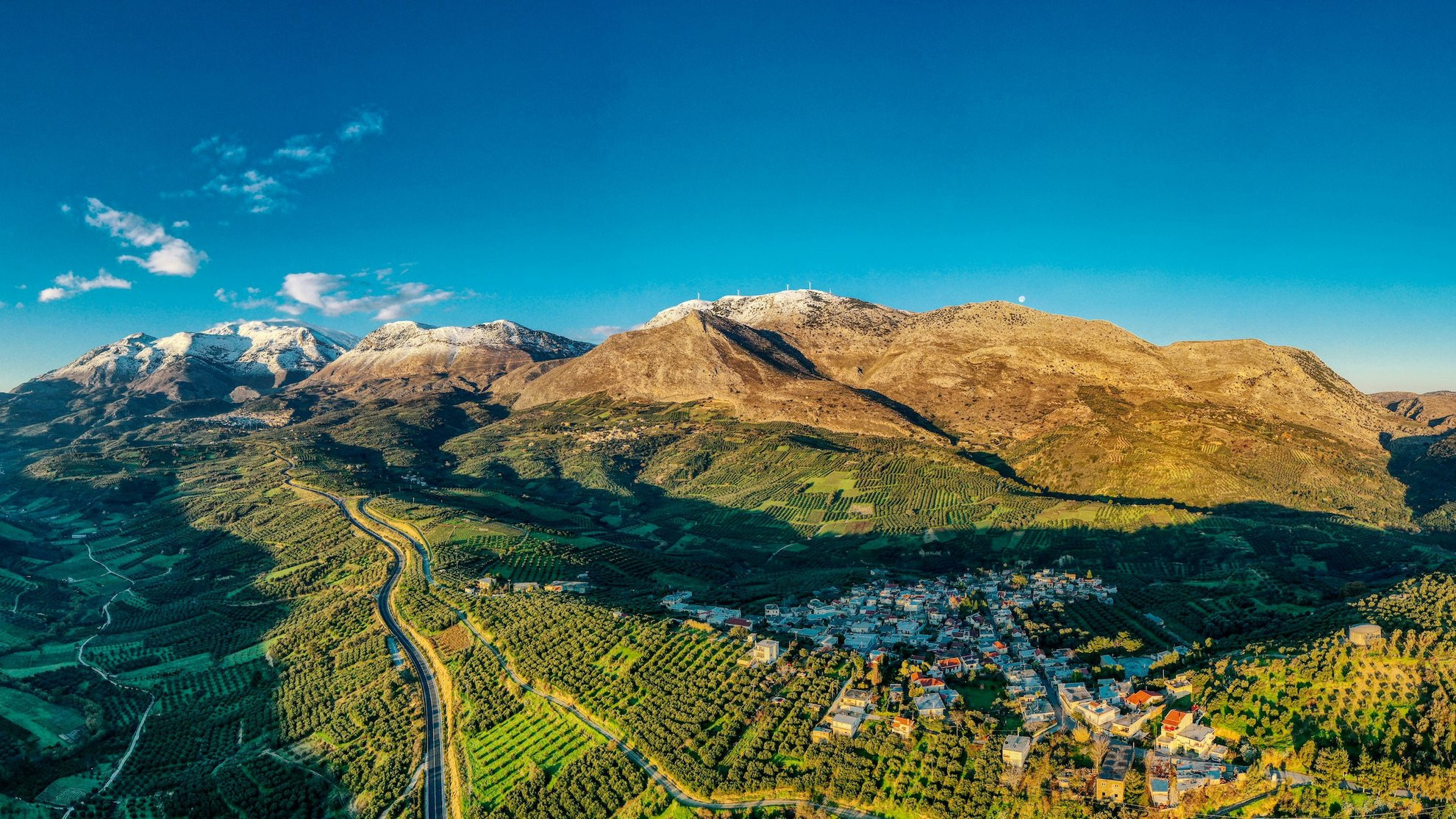Vallée d'oliviers au pied du mont Psiloritis (Ida) - Crète - Grèce
