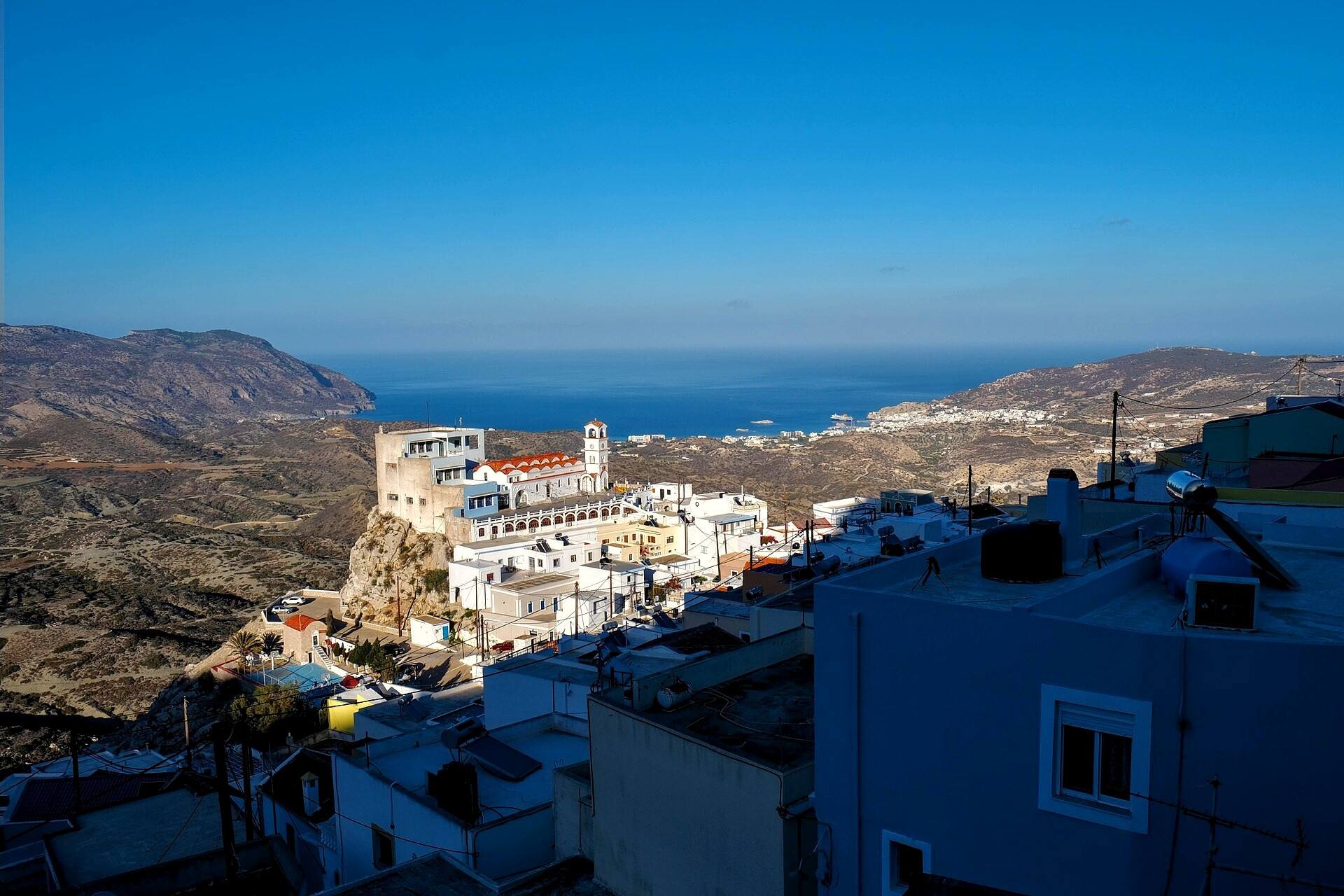 © Magnus.chronicles, Wikimedia Commons (CC BY 4.0) Pigadia, the island's main town and harbour - Karpathos, Dodecanese - Greece © Magnus.chronicles / Wikimedia (CC BY 4.0)