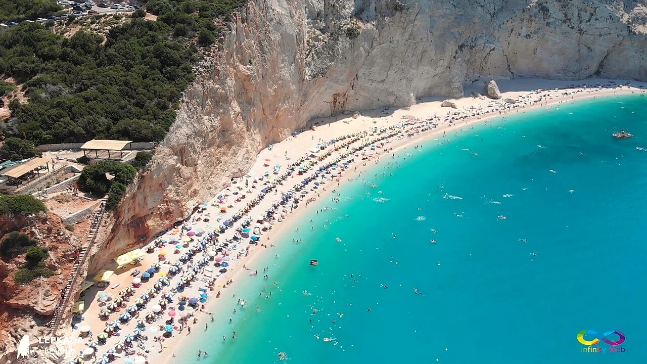 White cliffs of Porto Katsiki - Lefkada, Ionian Islands - Greece © Cboursinos46 / Wikimedia (CC BY-SA 4.0)