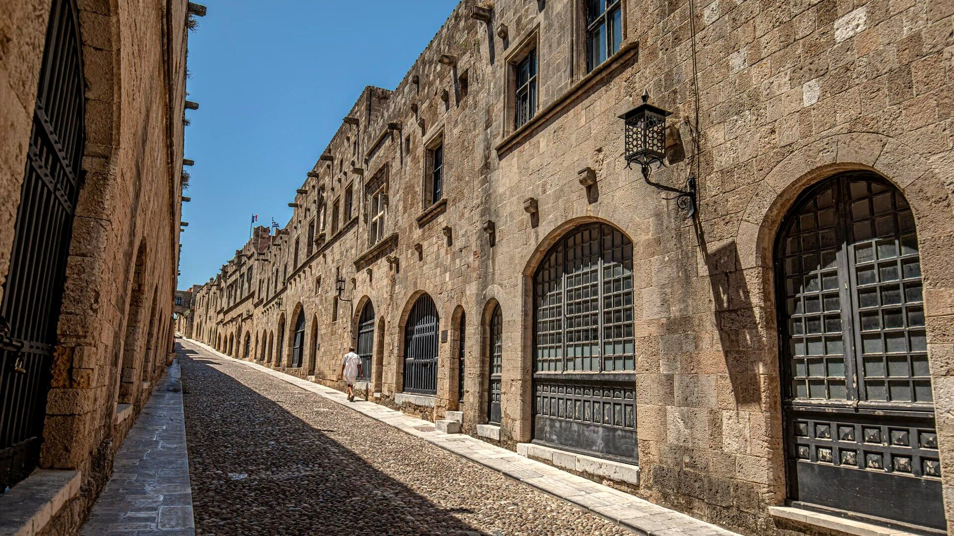 Rue des Chevaliers pavée dans la vieille ville médiévale - Rhodes, Grèce