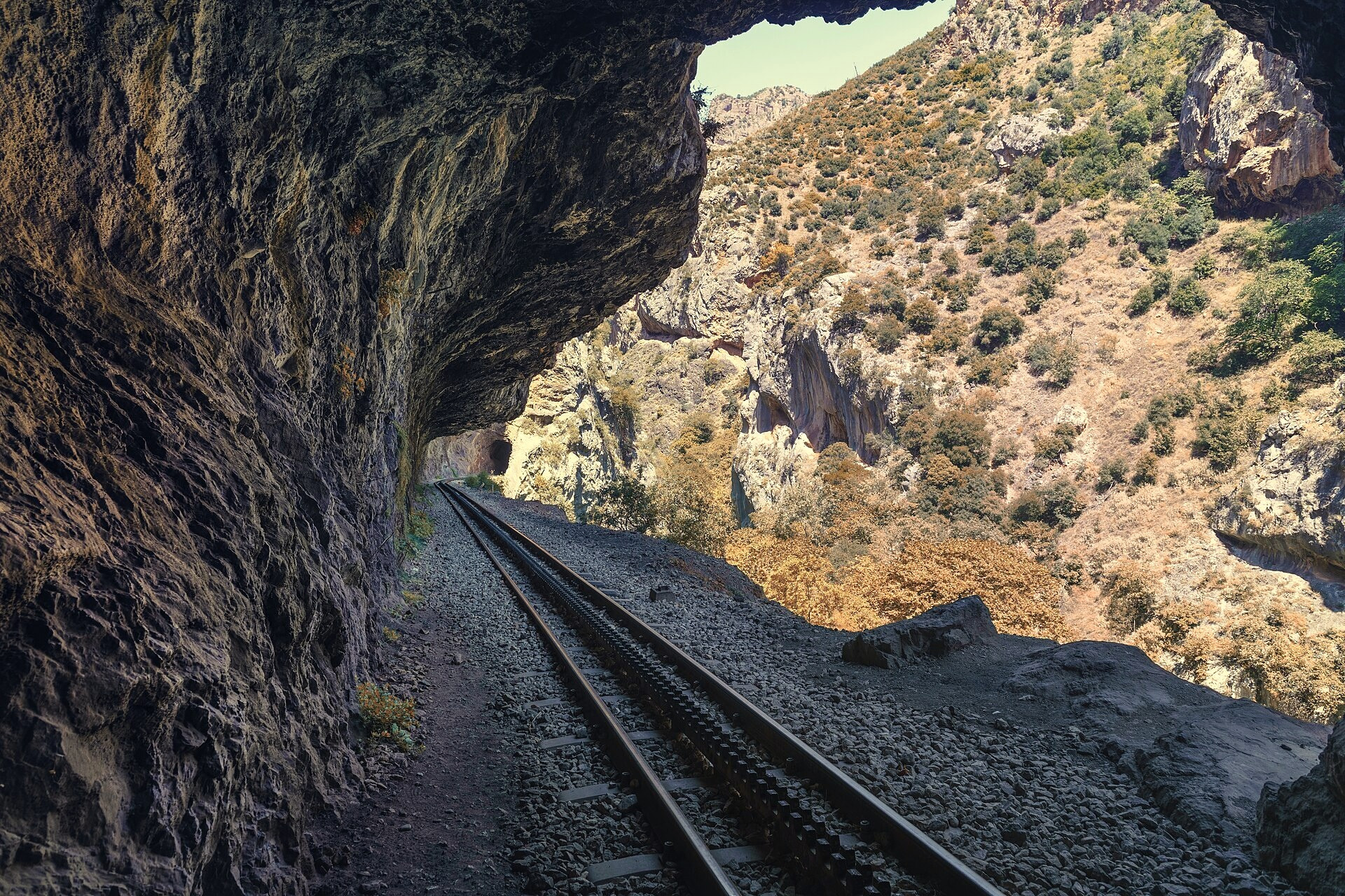Rack railway in the Vouraikos gorge - Peloponnese - Greece © Stathis floros / Wikimedia (CC BY-SA 4.0)