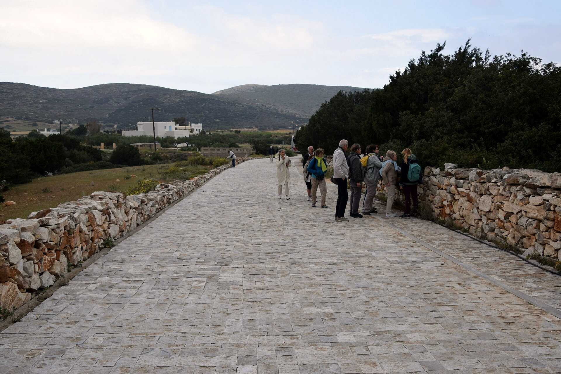 Chemin de promenade bordé de murets - Paros, Cyclades - Grèce © Jean Housen / Wikimedia (CC BY-SA 4.0)