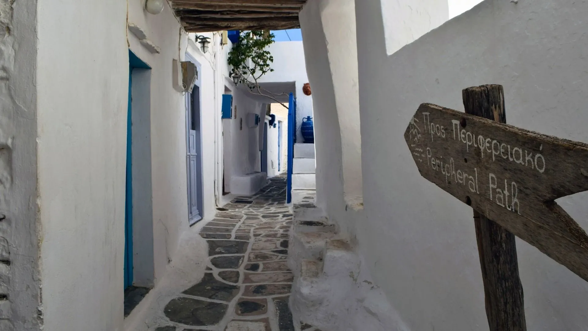 Maisons blanches sur la colline de Chora - Serifos - Grèce