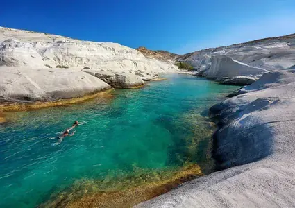 Sifnos, Milos and Kimolos: three secret islands of the Cyclades on foot